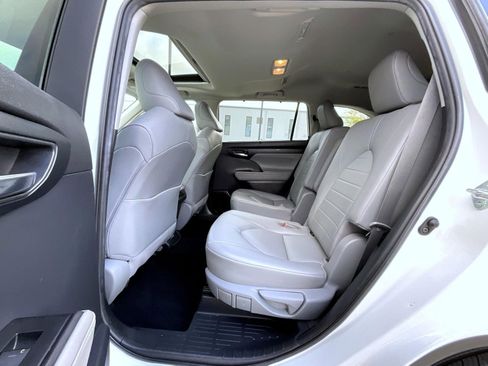 Used 2020 Toyota Highlander XLE w/ Protection Package #3 image 12