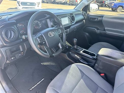Used 2018 Toyota Tacoma SR image 31