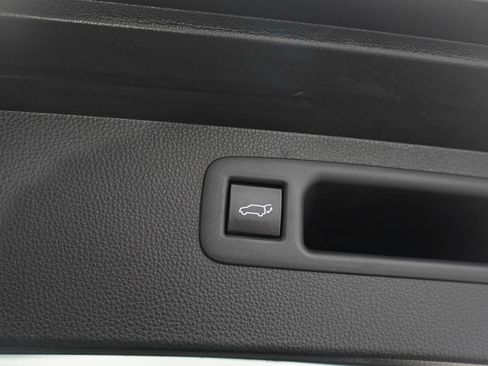 Used 2022 Toyota Highlander XLE image 12