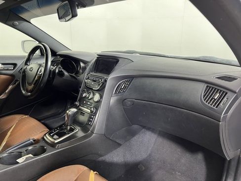Used 2015 Hyundai Genesis 3.8 image 12