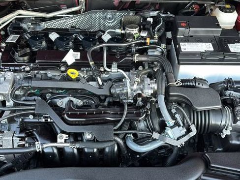 Used 2024 Toyota Corolla Cross LE image 33