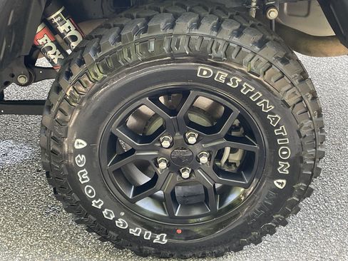 Used 2025 Jeep Gladiator Mojave AWD/4WD image 35