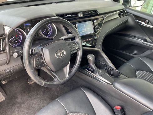 Used 2019 Toyota Camry SE w/ Convenience Package FWD image 14