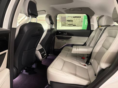 New 2026 Lincoln Nautilus Premier AWD/4WD image 17