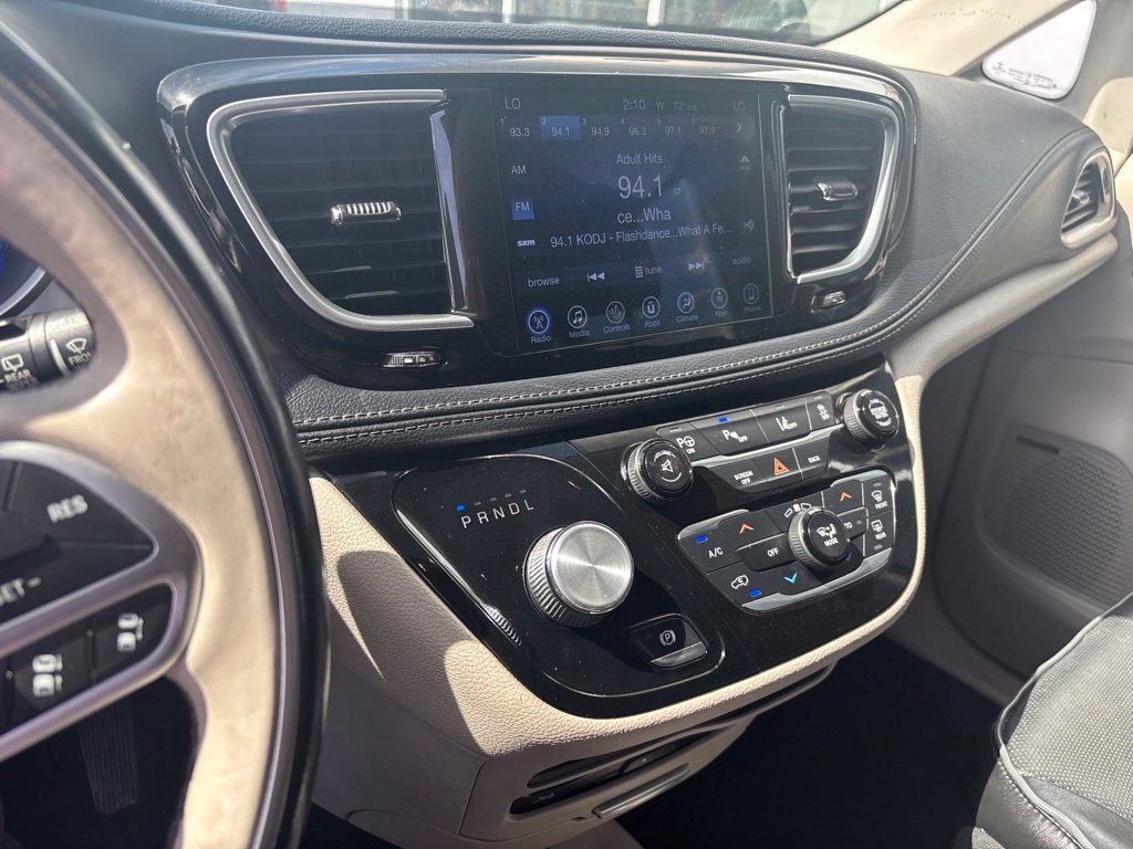 Used 2017 Chrysler Pacifica Limited FWD image 8