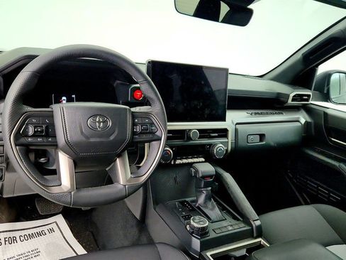 Used 2025 Toyota Tacoma TRD Off-Road AWD/4WD image 12