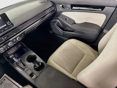 Certified 2022 Honda Civic EX image 28