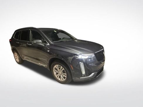 Used 2022 Cadillac XT6 Luxury FWD image 2