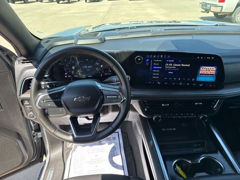 Used 2025 Chevrolet Suburban Z71 AWD/4WD image 26
