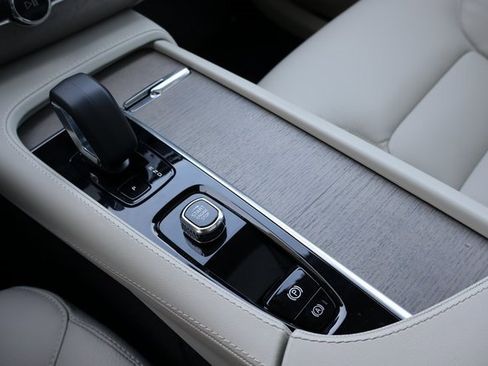 Used 2025 Volvo XC90 B6 Plus w/ Protection Package Premier image 26