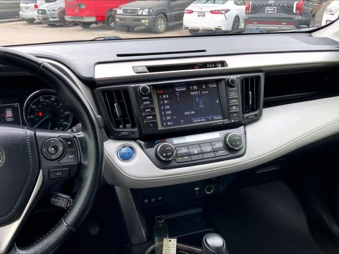 Used 2018 Toyota RAV4 XLE image 7