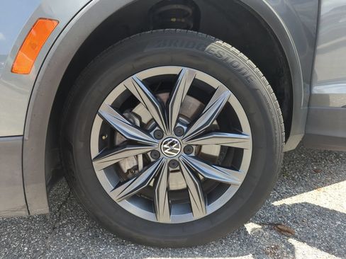 Used 2022 Volkswagen Tiguan SE FWD image 48