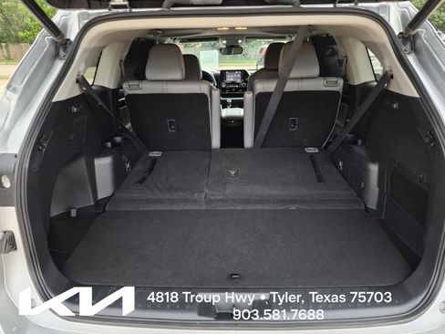 Used 2022 Toyota Highlander XLE FWD image 8