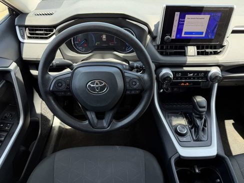 Used 2025 Toyota RAV4 XLE AWD/4WD image 12