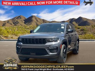 Used 2023 Jeep Grand Cherokee Limited w/ Black Appearance Package AWD/4WD video 1