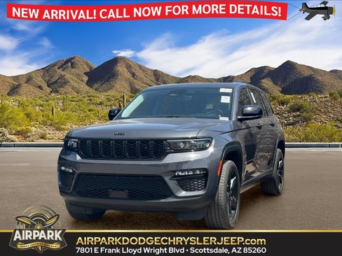 Used 2023 Jeep Grand Cherokee Limited w/ Black Appearance Package AWD/4WD image 1