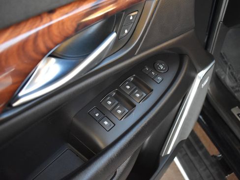 Used 2015 Cadillac Escalade Premium image 38