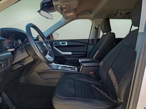 Used 2021 Ford Explorer XLT image 22