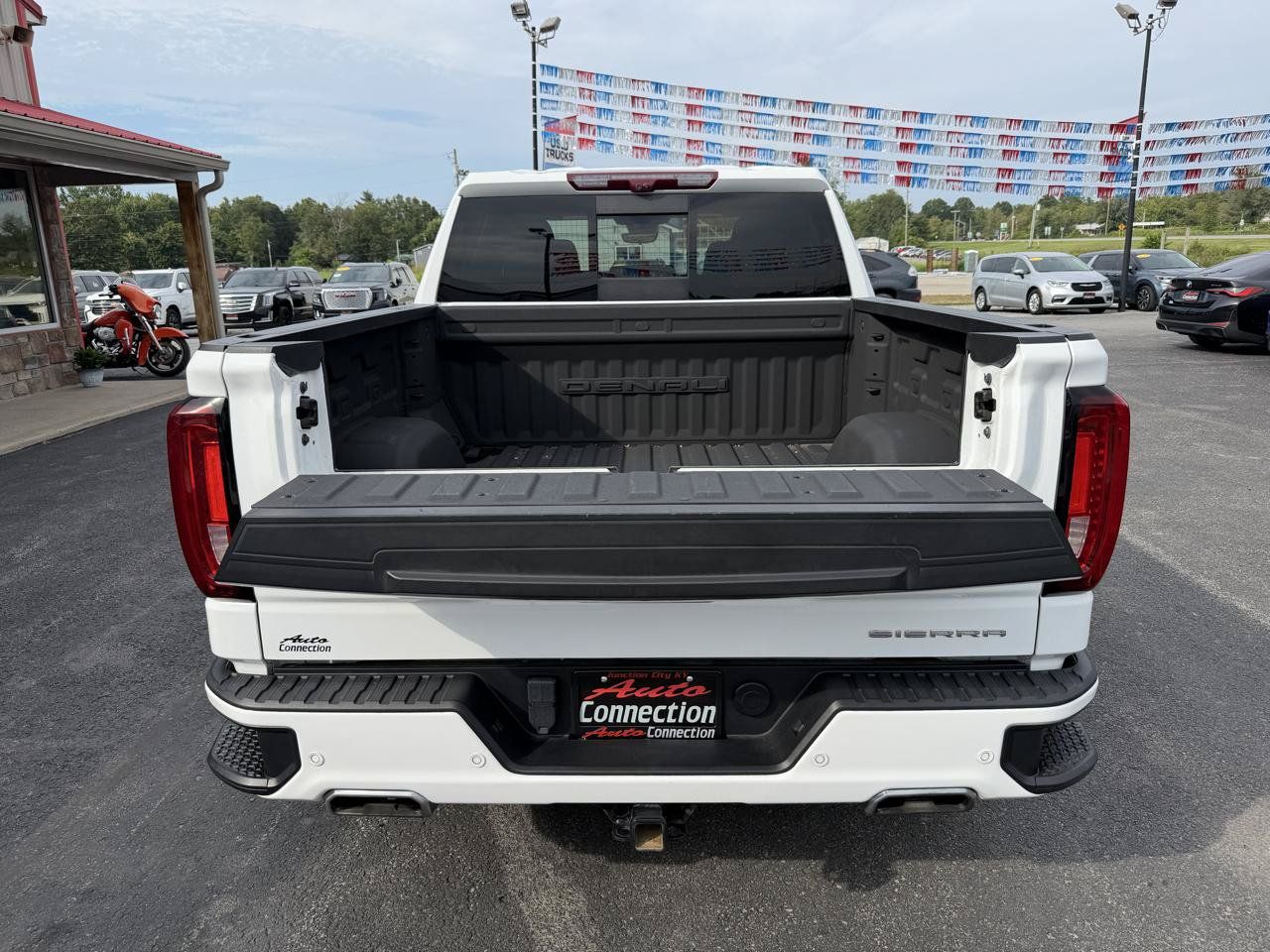 Used 2024 GMC Sierra 1500 Denali w/ Technology Package AWD/4WD image 9