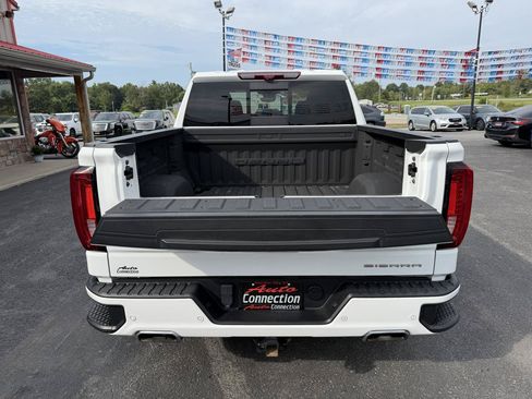 Used 2024 GMC Sierra 1500 Denali w/ Technology Package AWD/4WD image 9