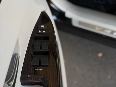 Used 2011 Toyota Venza AWD image 35