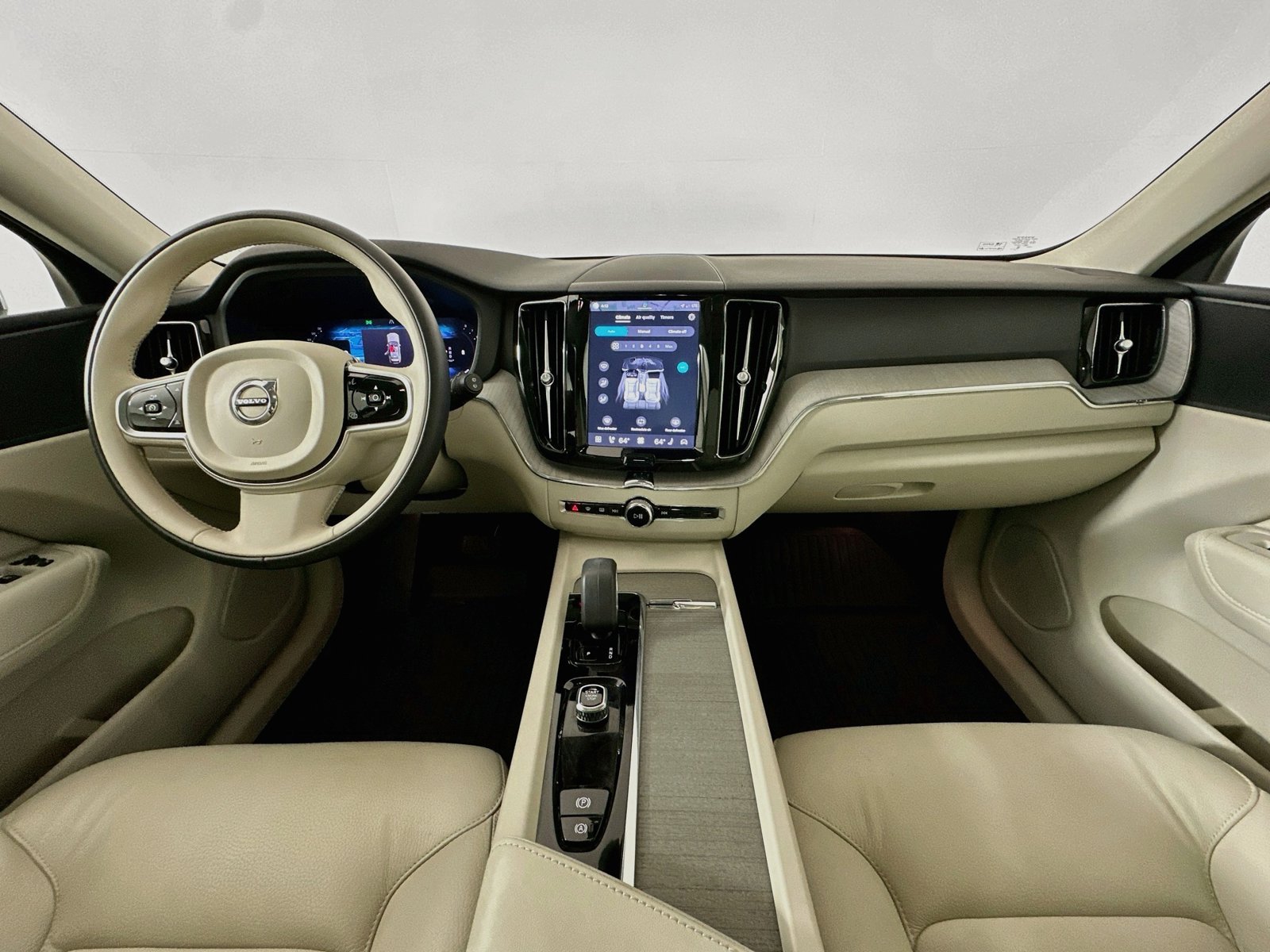 Certified 2024 Volvo XC60 B5 Plus w/ Climate Package AWD/4WD image 14