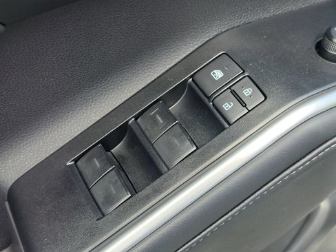 Used 2025 Toyota Highlander XLE AWD/4WD image 25