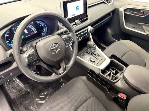 Used 2025 Toyota RAV4 LE AWD/4WD image 7