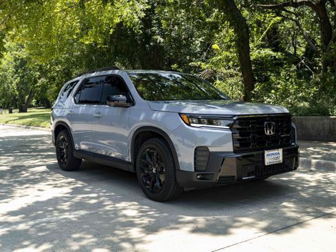 Used 2026 Honda Pilot Black Edition image 2