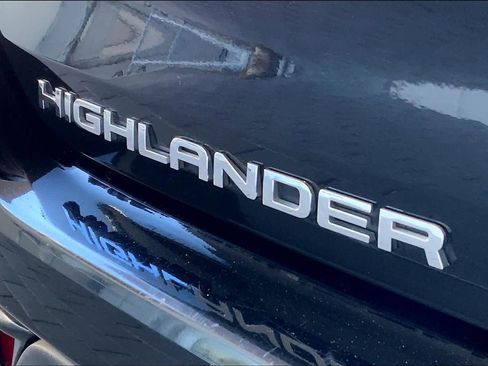 Used 2024 Toyota Highlander XLE FWD image 50