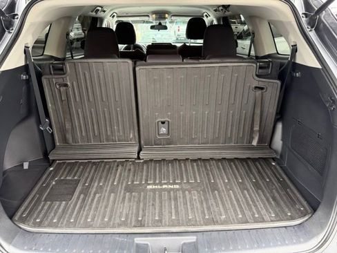 Used 2021 Toyota Highlander L image 8