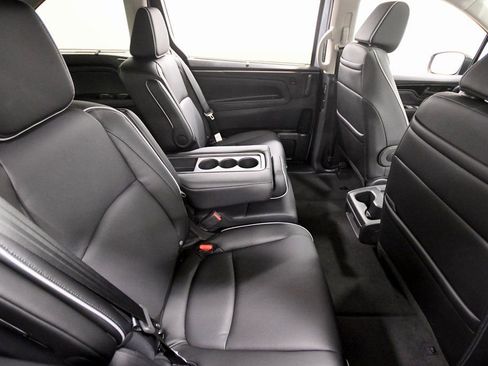 New 2026 Honda Odyssey Touring image 9