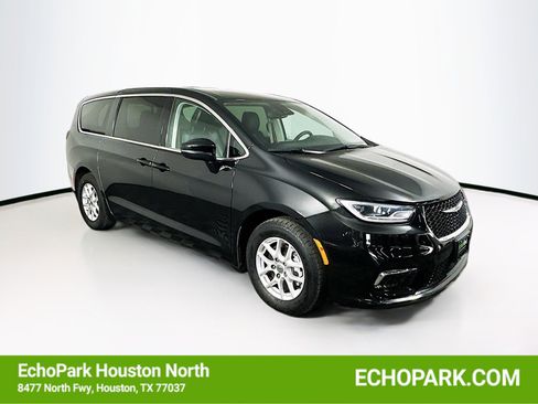 Used 2023 Chrysler Pacifica Touring-L image 1
