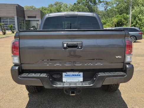 Used 2021 Toyota Tacoma TRD Off-Road w/ Technology Package AWD/4WD image 5
