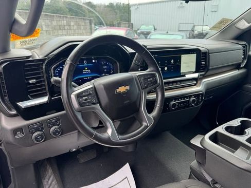 Used 2022 Chevrolet Silverado 1500 LT image 12