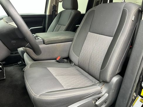 Used 2024 Nissan Titan SV RWD image 19