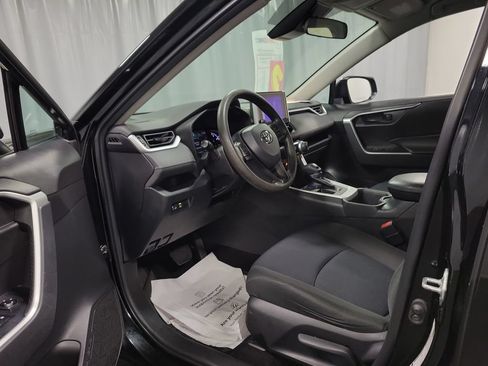 Used 2023 Toyota RAV4 LE FWD image 12
