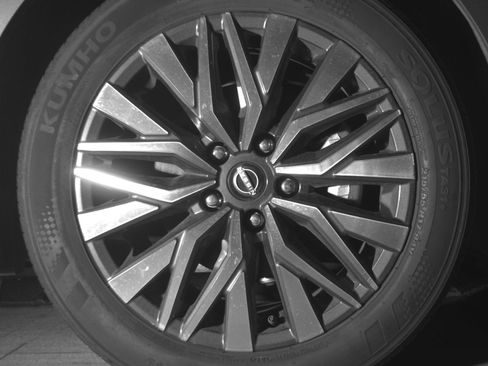 Used 2025 Nissan Altima 2.5 SV FWD image 13