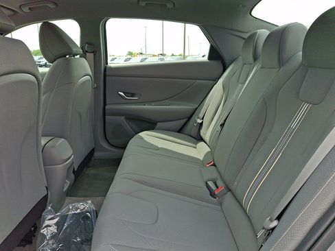 Used 2024 Hyundai Elantra SEL FWD image 10