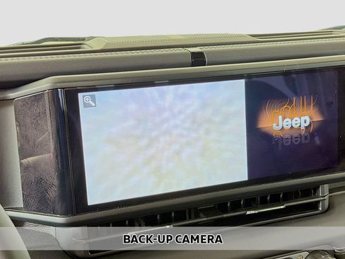 Used 2025 Jeep Gladiator Rubicon w/ Convenience Group AWD/4WD image 6