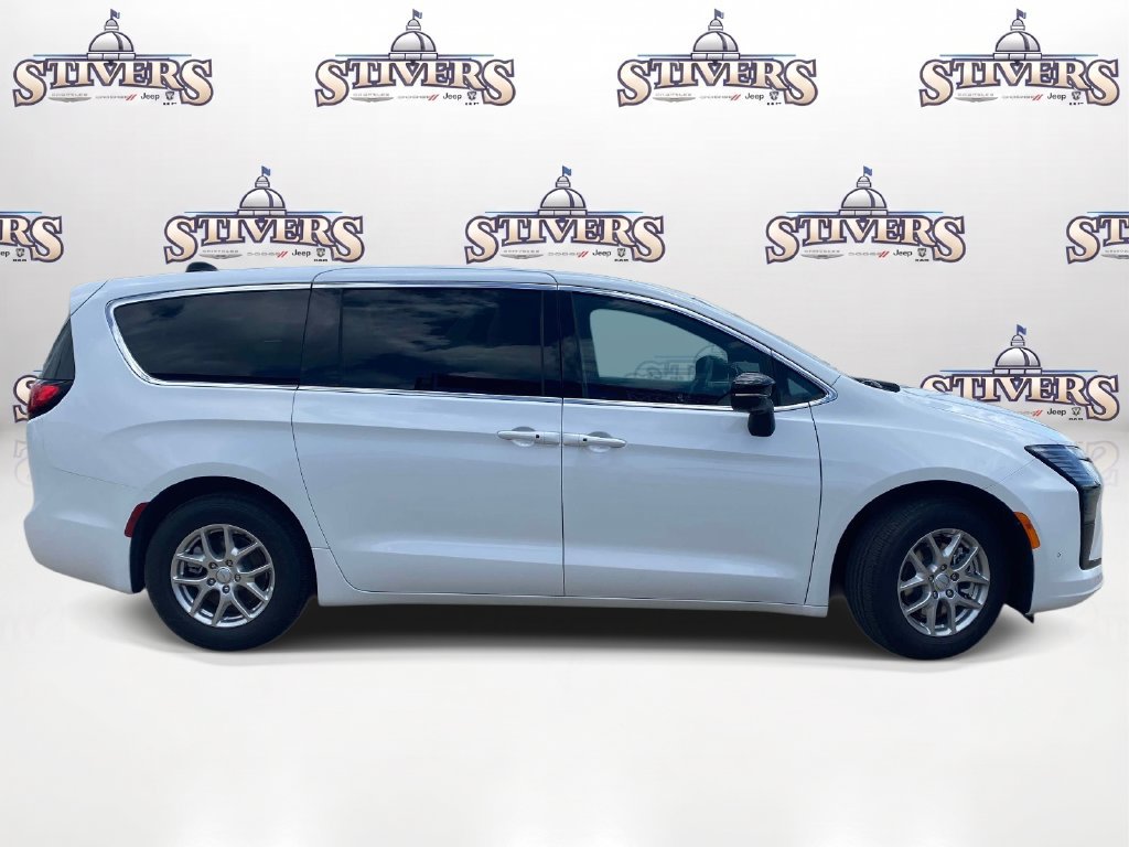 New 2027 Chrysler Pacifica Select FWD image 6