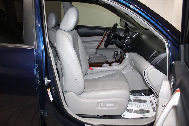 Used 2013 Toyota Highlander Limited FWD image 30