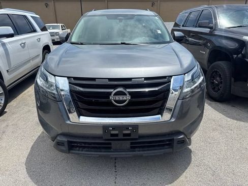 Used 2022 Nissan Pathfinder SV AWD/4WD image 2