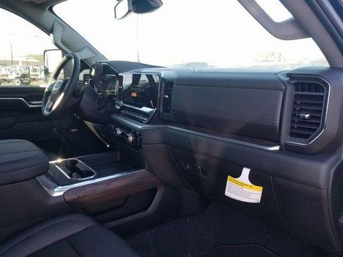 New 2025 GMC Sierra 2500 SLT w/ SLT Premium Package image 12