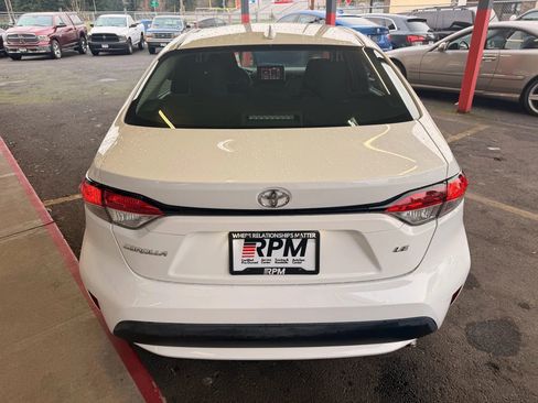 Used 2020 Toyota Corolla LE image 4
