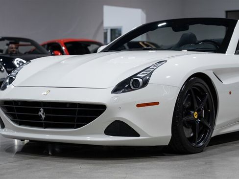Used 2016 Ferrari California T RWD image 69