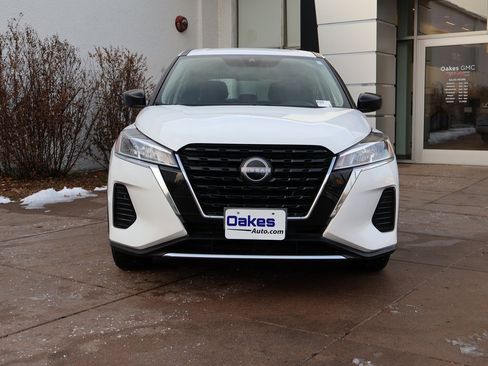 Used 2022 Nissan Kicks S image 3