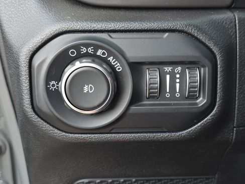 Used 2020 Jeep Wrangler Sport AWD/4WD image 26