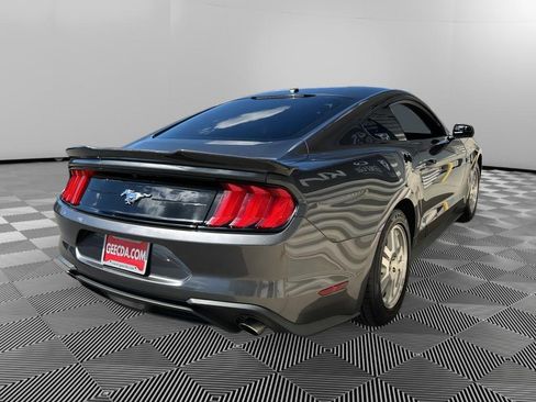 Used 2019 Ford Mustang Coupe RWD image 4