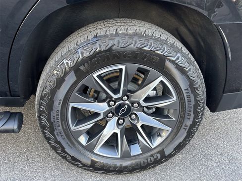 Used 2024 Chevrolet Tahoe Z71 w/ Luxury Package image 16